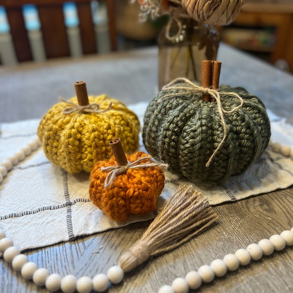 Crochet Pumpkins (set of 3) - Picture 1 of 4